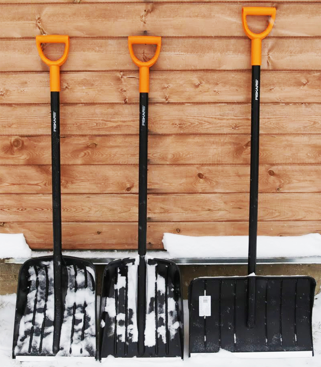 Лопаты для снега Fiskars